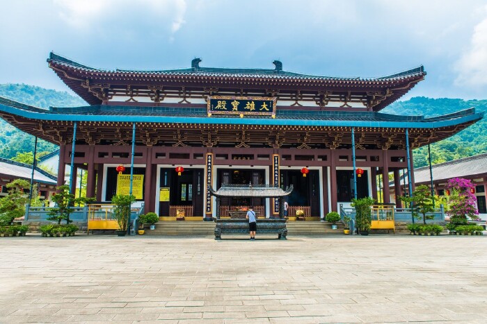 在宝华山应天寿佛寺祈福,许一个愿