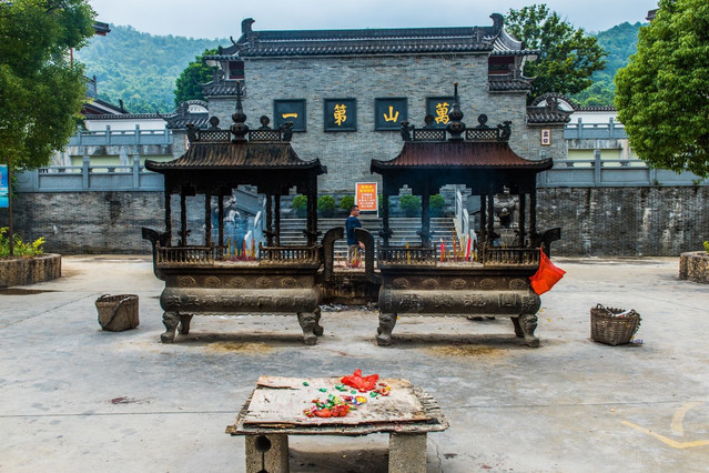 11:00到達寶華山應天壽佛寺祈福;(停留半小時)