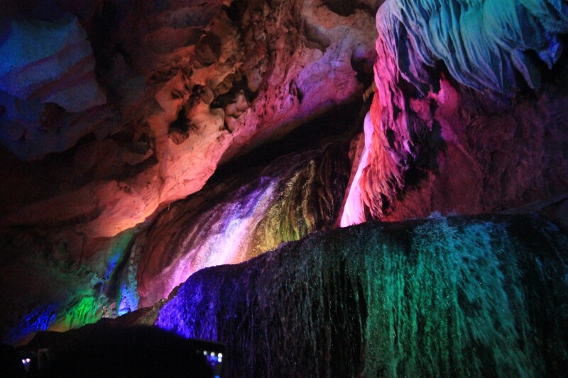 探访长寿之乡寻觅鬼吹灯剧集里的地下河