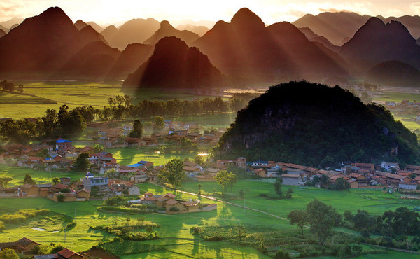 十一長假去哪裡玩好 雲南文山周邊的旅遊景點眾多,首先我推薦去羅平的