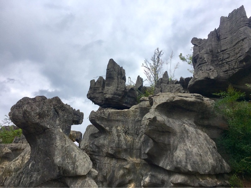 重庆彭水鞍子镇石磨岩苗寨石林苗餐