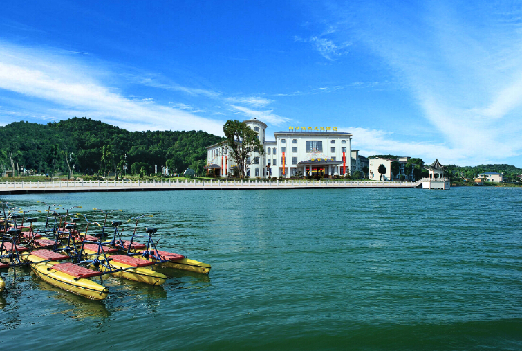 嘉鱼山湖温泉