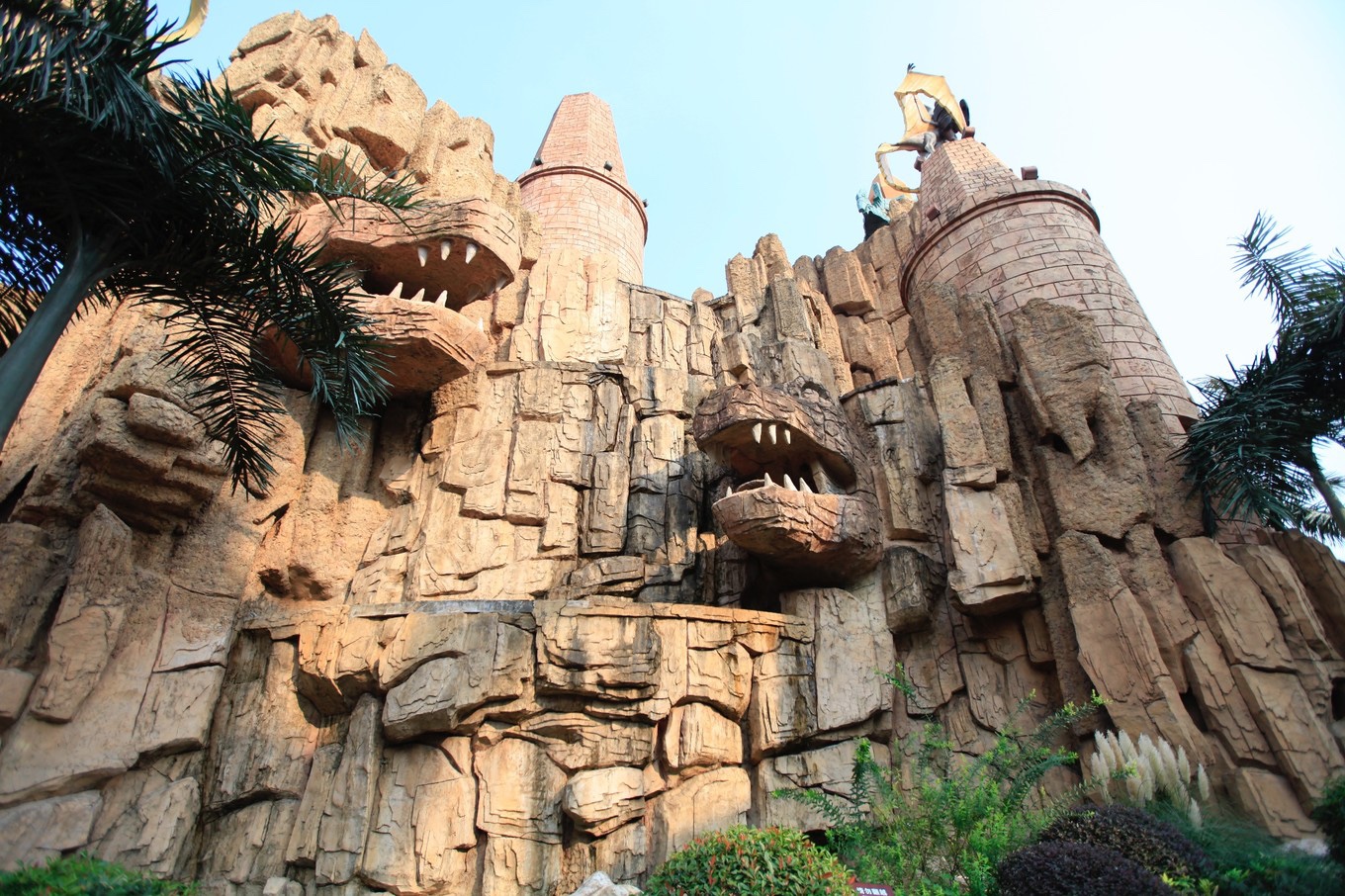 穿越库克苏克大峡谷,重返侏罗纪 在梦幻庄园休息了一会儿,我们又转战