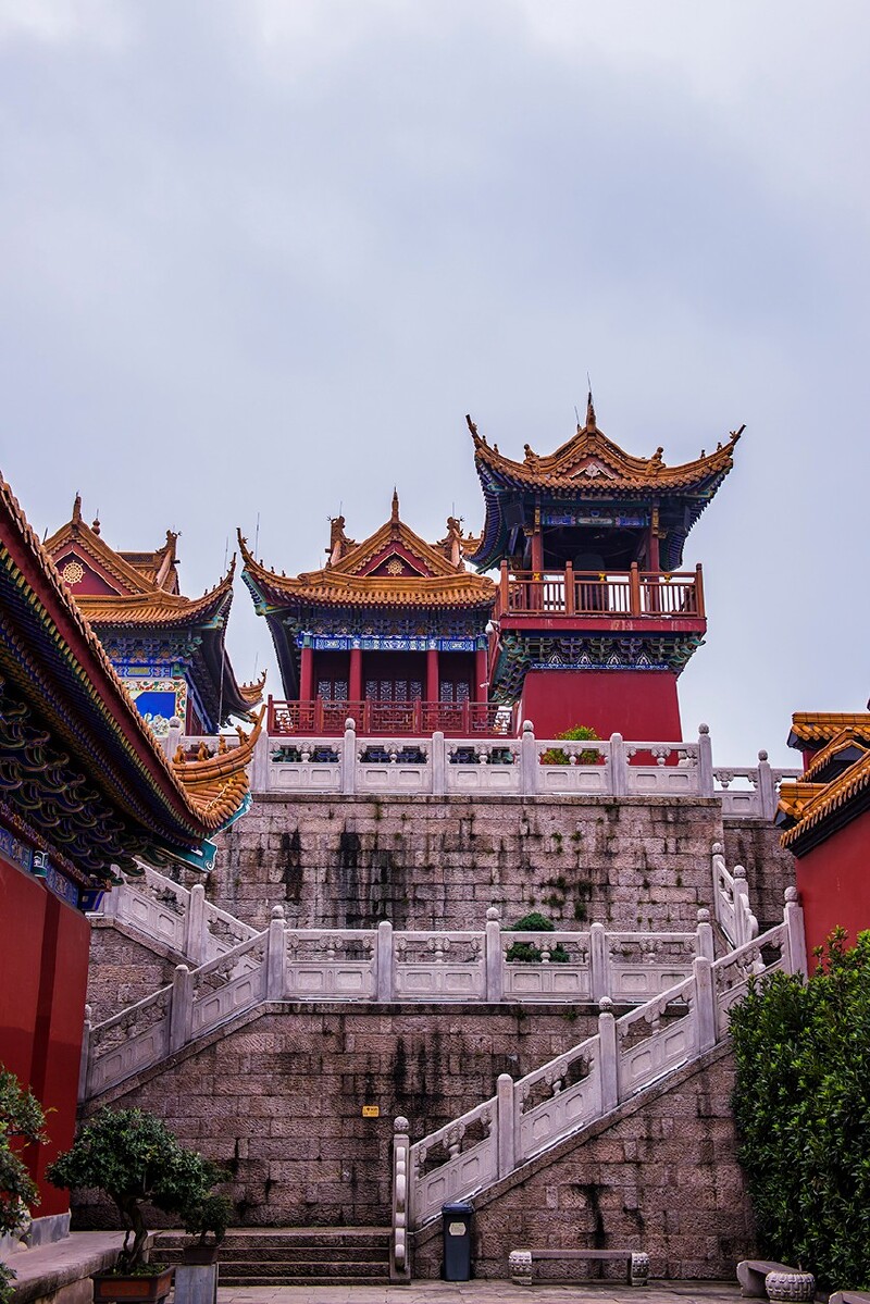 它是整个绍兴的地标性建筑