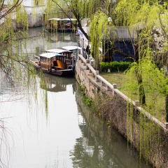 Water canal in Suzhou in springtime