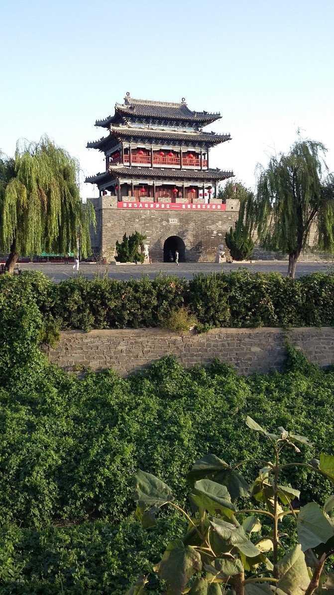 山(丹崖山) ,海(黄渤二海),城(蓬莱水城),阁(蓬莱阁)为格局,登州