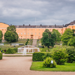 Castle of Uppsala in Sweden, with the botanical garden in front. Sun shining through on a dark cloudy day.
Castle with botanic garden, Uppsala, Sweden, 2016-08-09