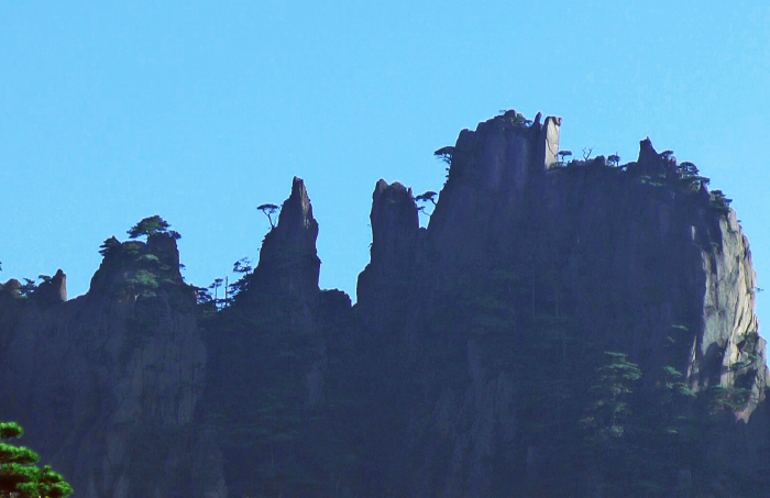 拉近拍摄的这张照片是巧石:"仙女绣花","天女弹琴","天狗听琴".