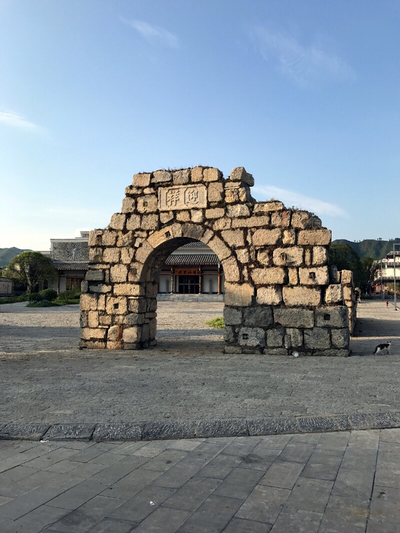 封为宣慰长官司,清时属安顺府,雍正年间建郎岱厅,民国初改为郎岱县,有