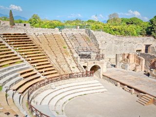 庞贝露天剧场