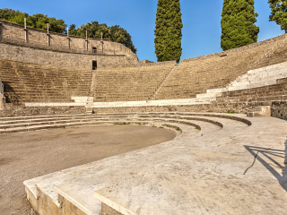 庞贝露天剧场