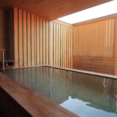 Outdoor bath to take in with family, sea viewable, Izu, Japan
