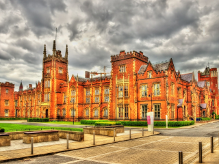 贝尔法斯特女皇大学