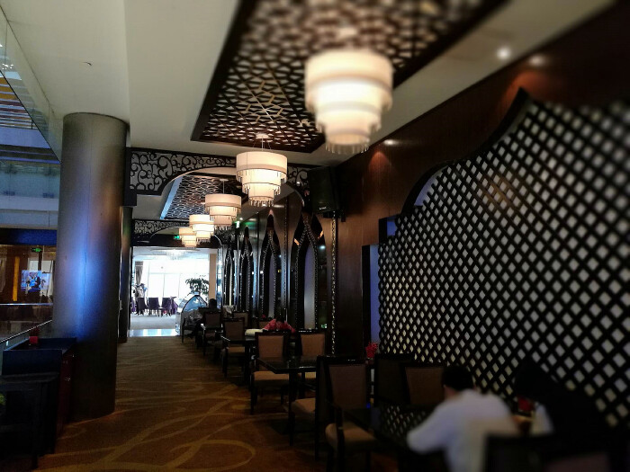 悦泰餐厅的一大特色是大堂的综合自助餐