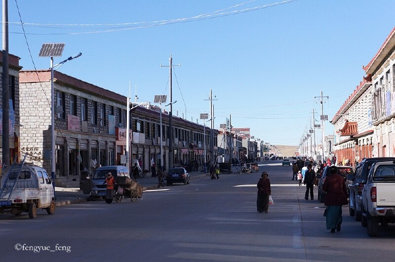 班戈县的街道班戈县住宿晚宿班戈县天湖宾馆,可以洗澡的地方,有双人间