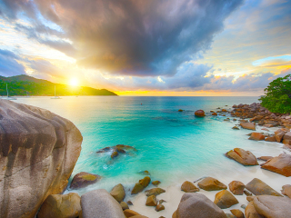 安塞拉齐奥海滩