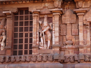 布里哈迪锡瓦拉寺
