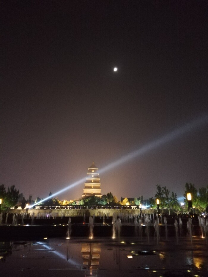 雁塔晨钟千秋苍茫,慈恩夜灯刹那芳华【多图】_小雁塔游记_途牛