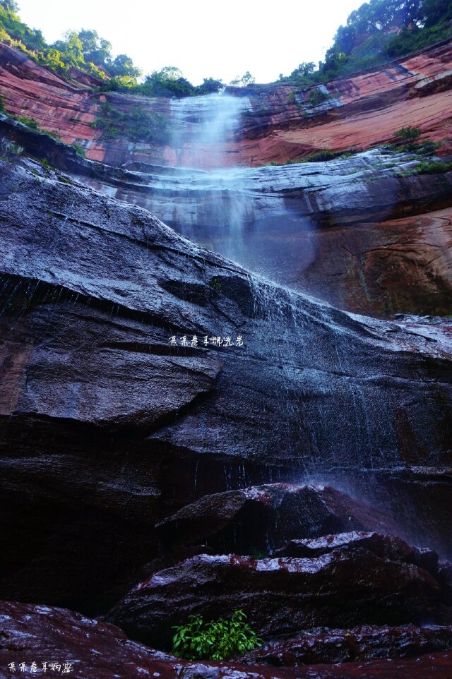 赤霞流水之约——四人一狗行走古镇 ,穿越丛林, 探秘赤水丹霞