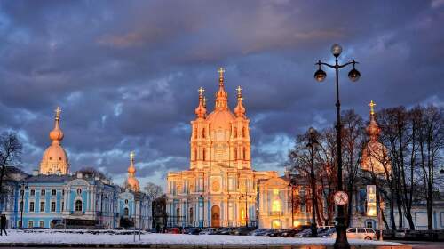 俄罗斯+莫斯科+圣彼得堡深度9天游 团队免签,