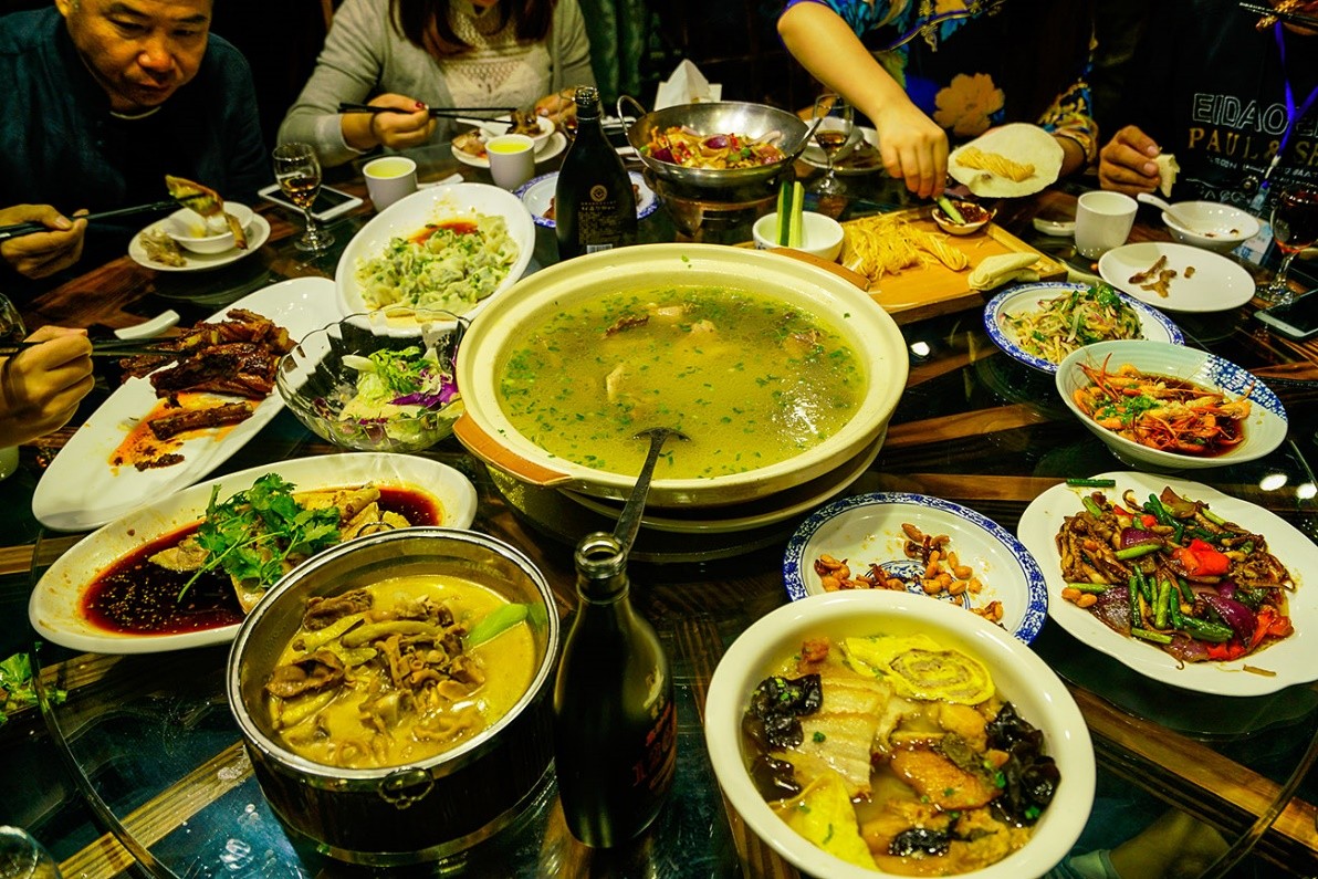 有不少有名的农家乐餐馆,晚上在这里一饱口福,好多当地特色的农家美食