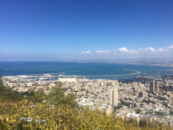 迦密山上观海法美景,对面貌似是黎巴嫩