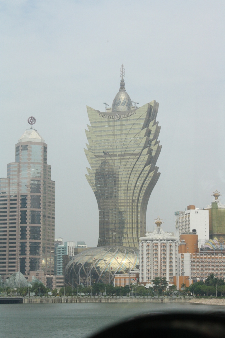 早上九点到珠海机场去澳门一日游,晚上回珠海