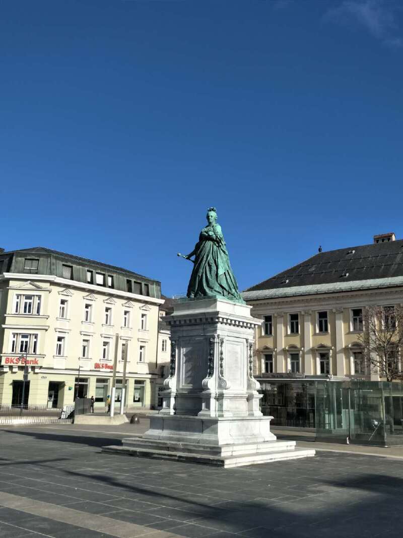 克拉根福广场街景