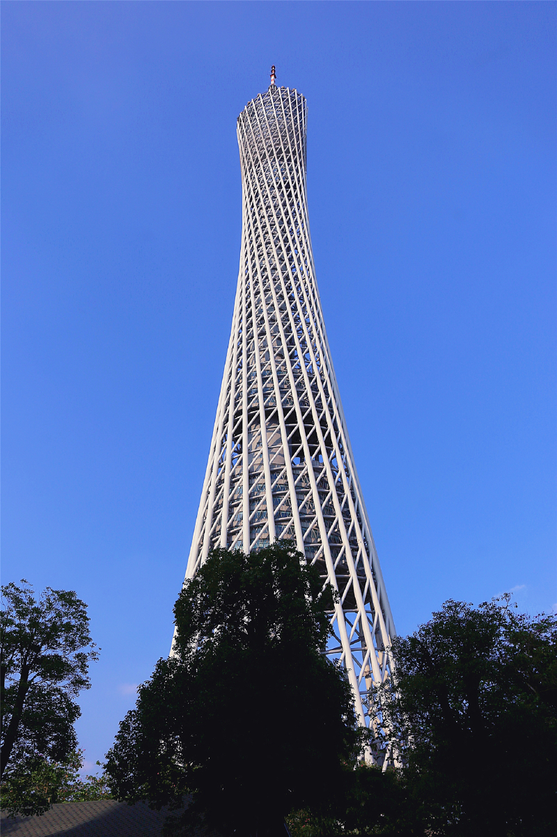 此外,广州塔塔身共有46环6696盏led灯,每当