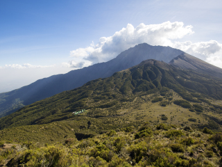 梅鲁火山