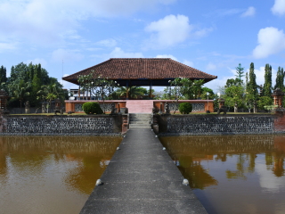 摩由罗水之宫殿