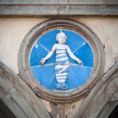 Ospedale degli Innocenti. Ceramic tondo by Andrea della Robbia. Santissima Annunziata square in Florence.