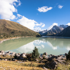 Yilhun Lhatso is a stunning mountain  lake in Sichuan remote norther area between Dege and Manigango on the Tibetan Plateau in China