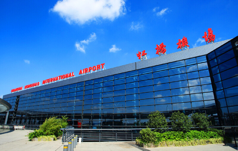 上海虹桥国际机场位于长宁区,机场大部分都是国内航线,港澳台和日韩等