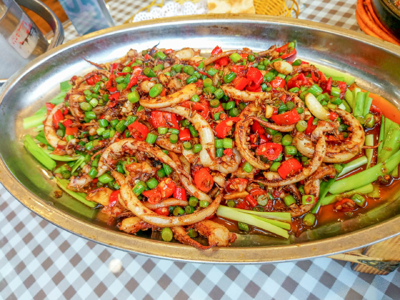 炭烧鱿鱼须,肉的份量偏少吧,配菜的份量顶