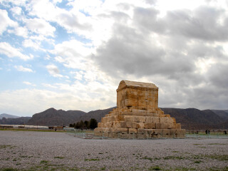 帕萨尔加德(居鲁士墓）