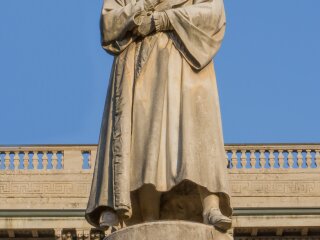 莱昂纳多达芬奇雕像