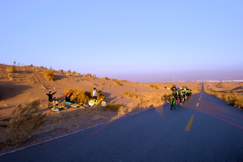 骑到沙漠看海丨骑游沙湖之城体验最地道的乌海生活