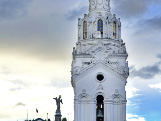 面包山女神石雕像