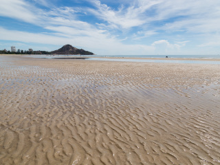 三颂普拉蒂派特海滩