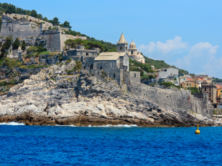 韦内雷港圣彼得教堂