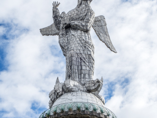 面包山女神石雕像