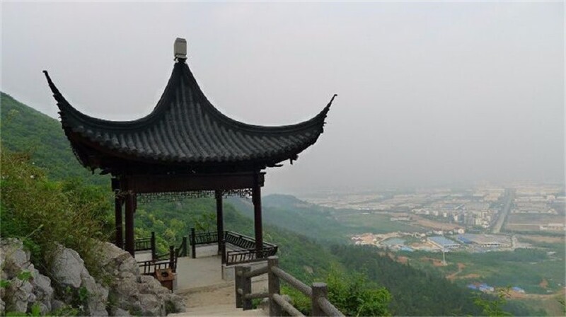 参观完南岳忠烈祠之后,我们继续向上爬,来到了半山亭.