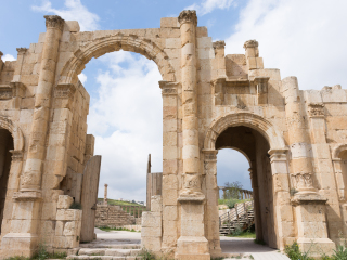 哈德里安凯旋门