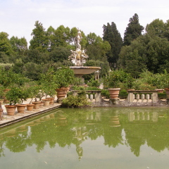 pool in an Italian garden (Giardino di Boboli, Firenze)