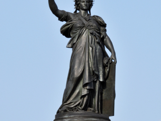 共和广场玛丽安娜雕像