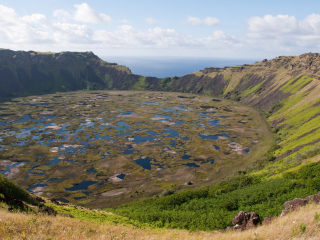 拉诺卡乌火山湖