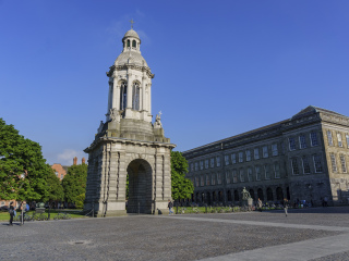 圣三一学院图书馆