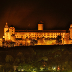 Festung Marienberg in Würzburg bei Nacht