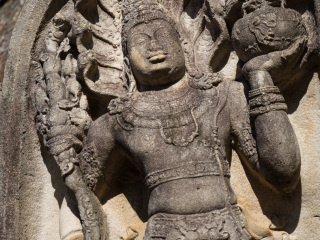 波隆纳鲁沃圣城